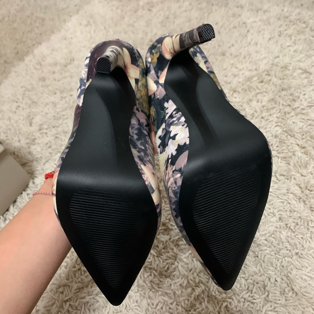 Floral heels - Picture 3 of 3